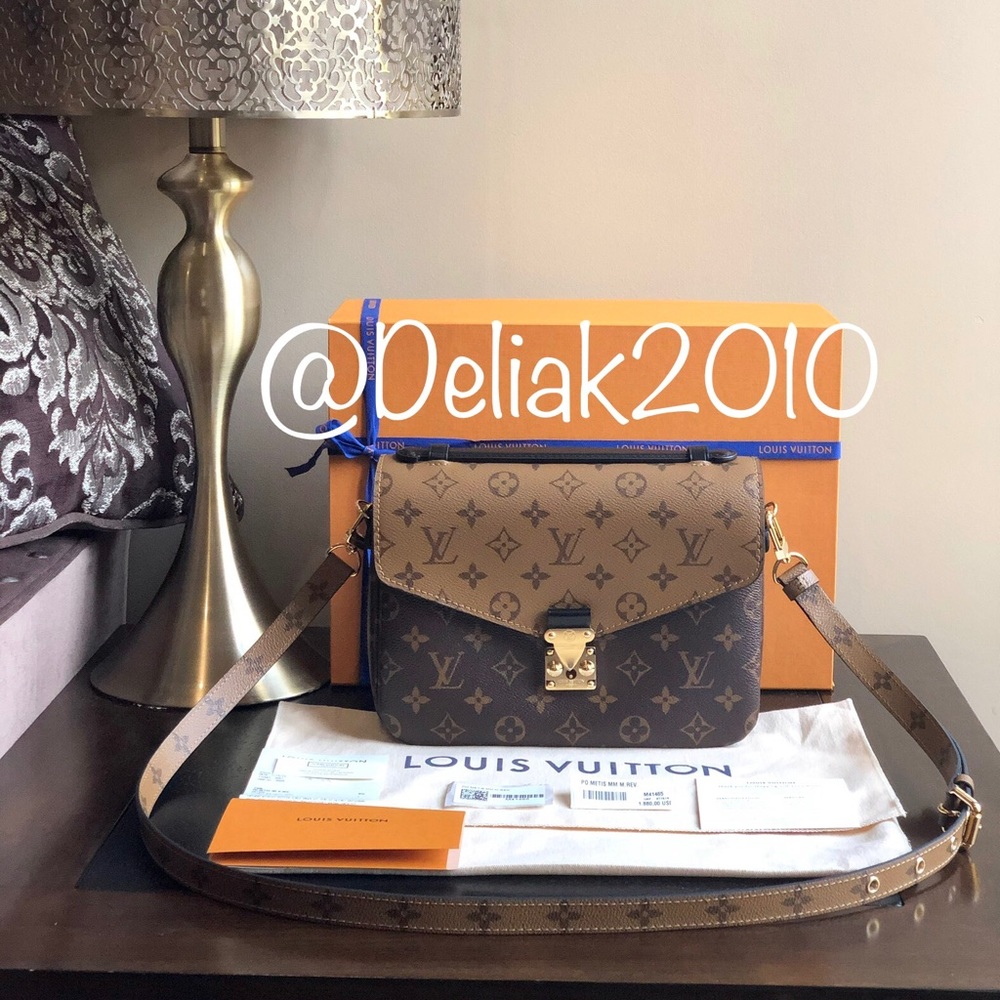 SOLD! Louis Vuitton Reverse Pochette Metis RARE 😍